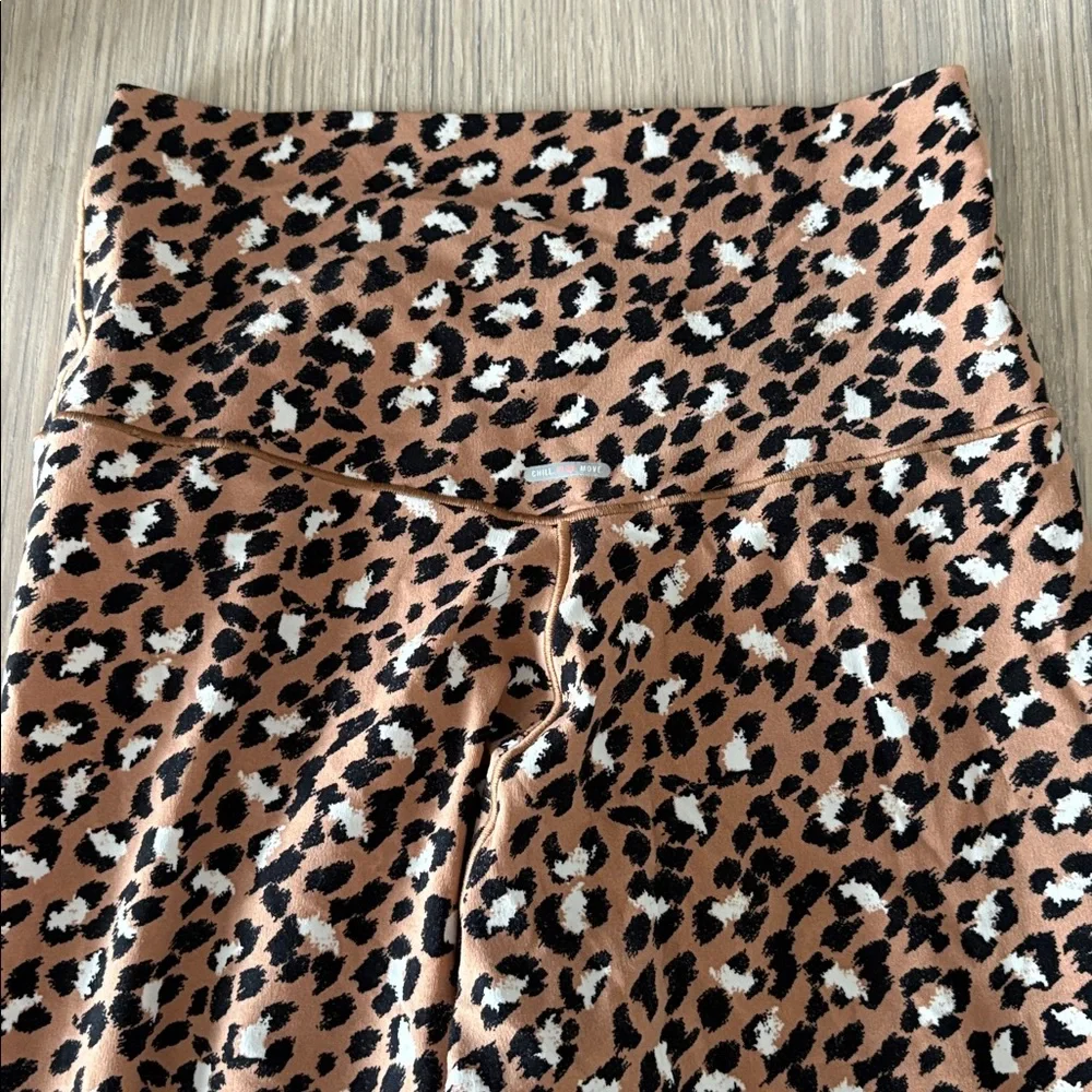 Offline Aerie Leopard Print Criss Cross Leggings Medium - Picture 4 of 6